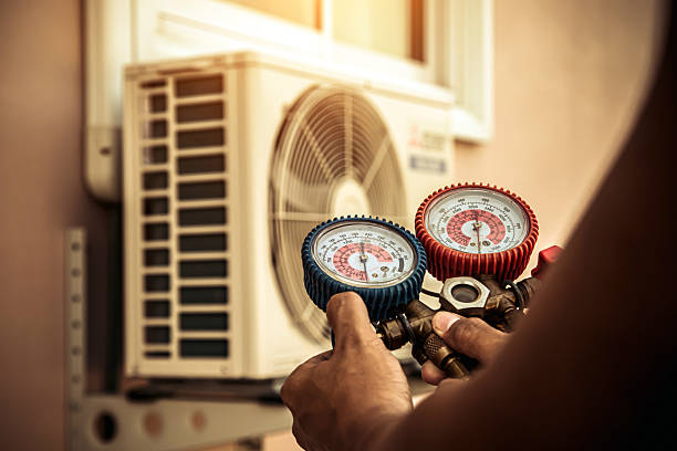 Professional Hvac technician working in Johnsonville, SC